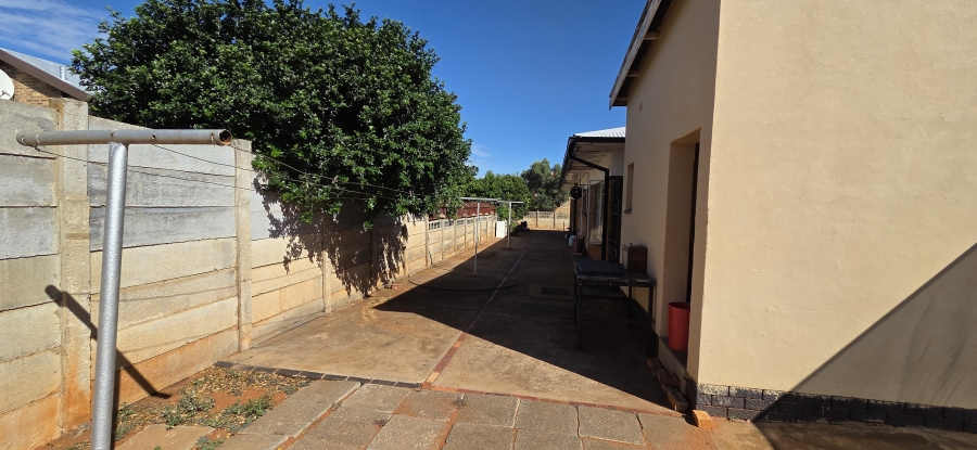 5 Bedroom Property for Sale in Hadison Park Northern Cape